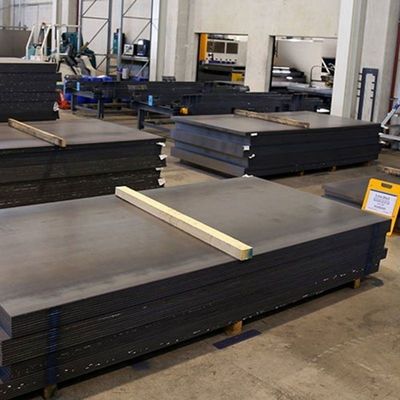 Plancha de acero al carbono de construcción naval A36/Q235/S235jr/Ss400 Superficie negra Plancha de hierro de chapa laminada en caliente