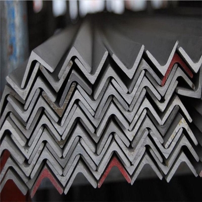 Acero de ángulo suave laminado en caliente ASTM A572 Acero de ángulo galvanizado para construcción igual