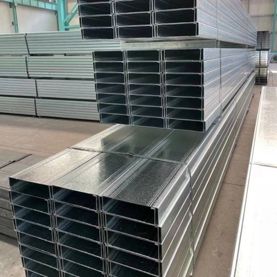 Cánal de acero de vigas U perforadas por laminado en caliente para piezas de procesamiento de acero estructural