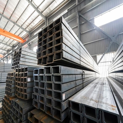 Material de construcción S235jr Ss400 St37 St52 Canal de acero con superficie plana o galvanizada