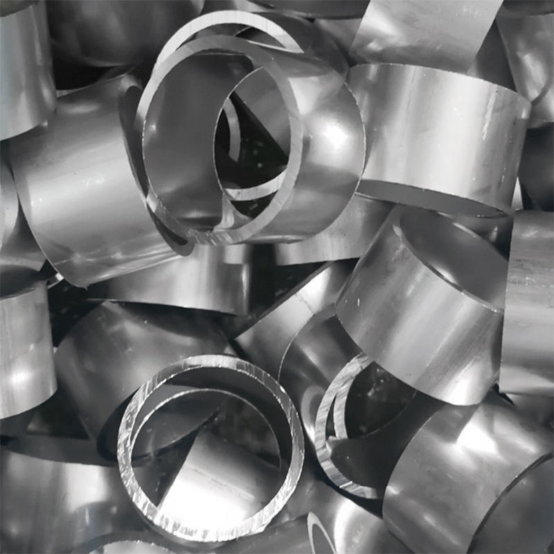 Tubo de aluminio extrudido adecuado para el transporte ferroviario, electrónica automotriz y otros